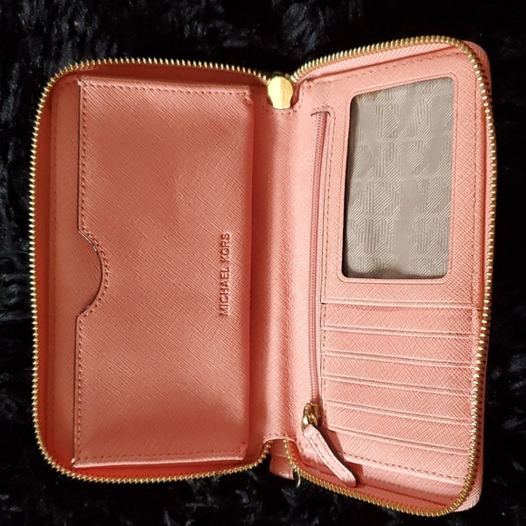 Michael Kors EUC Peach Wallet - Picture 6 of 7
